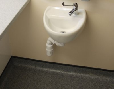 Back to wall sink waste kit