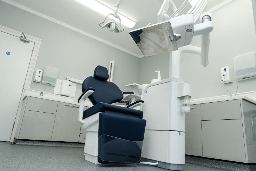 Albany Dental knee break chair