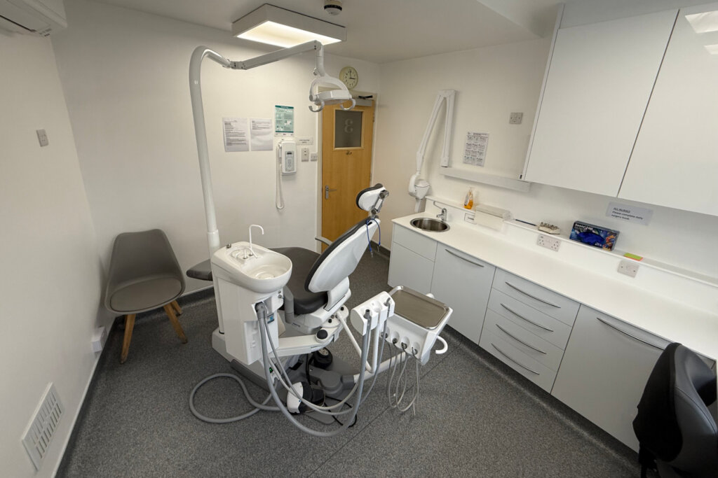 Horton-Dental-chair-side