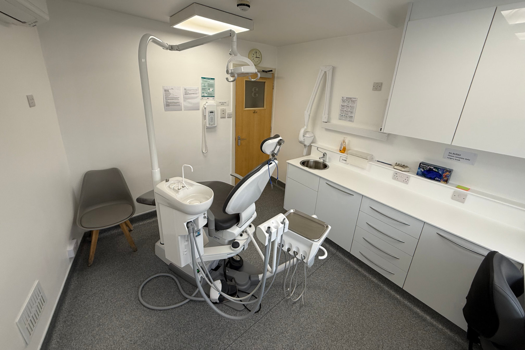 Horton-Dental-chair-side