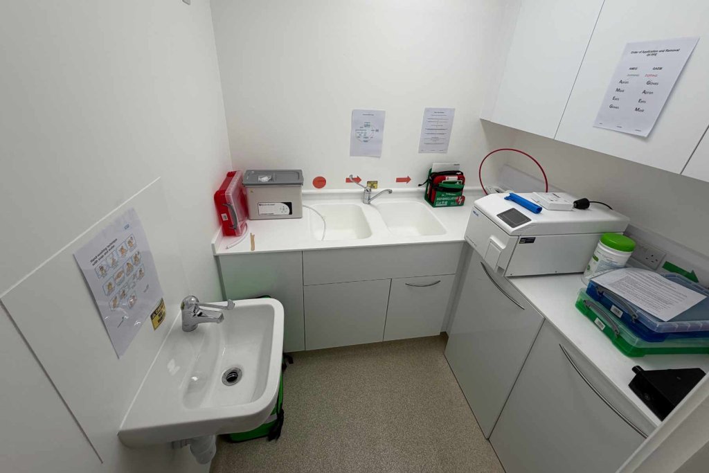 Leto Clinic decon room