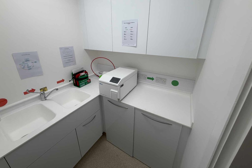 Leto Clinic decon room 2