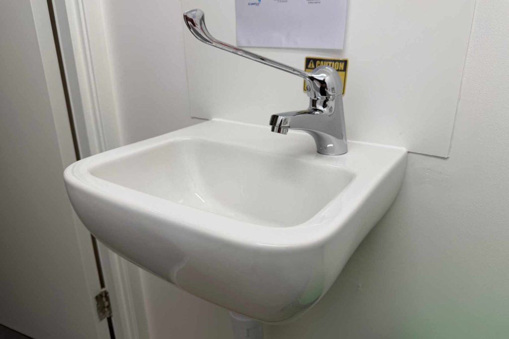 Leto Clinic sink