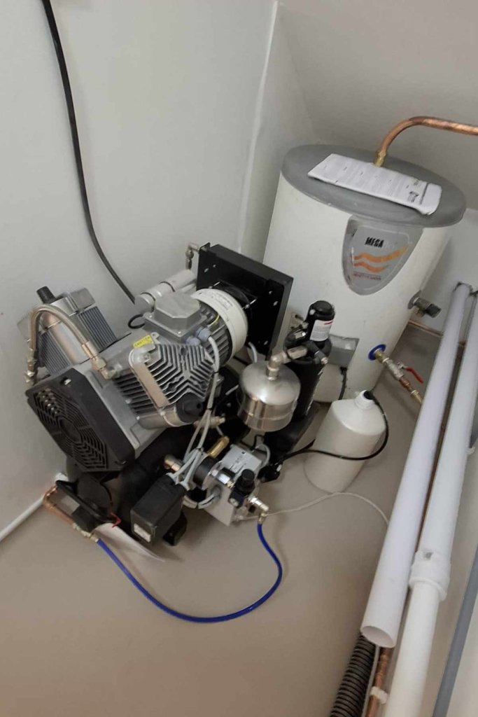 Medica Plus dental air compressor