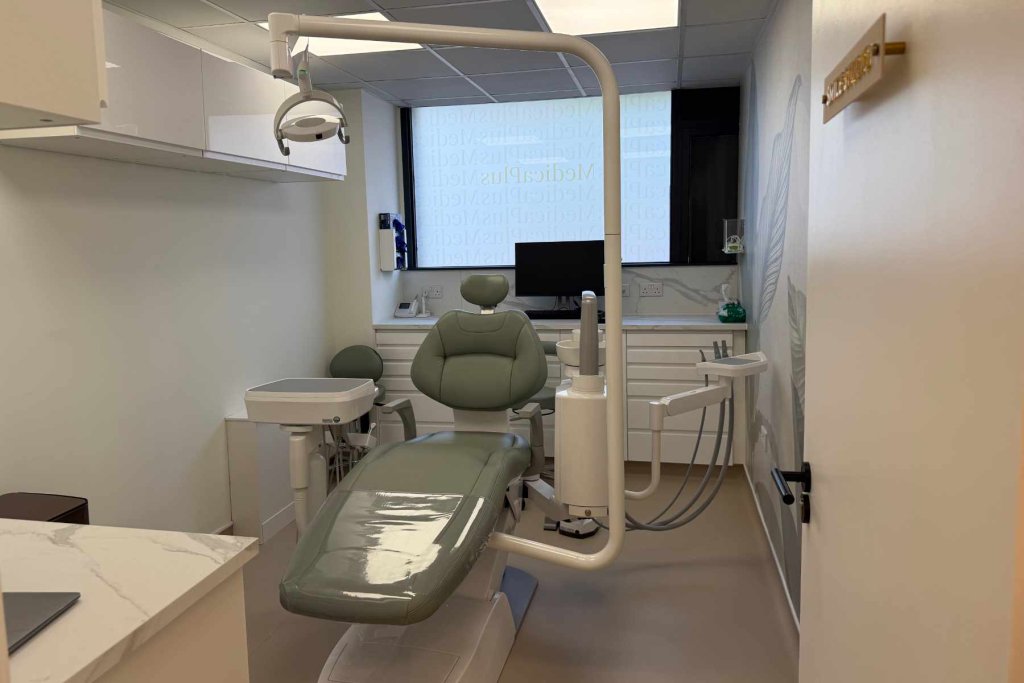Medica Plus dental surgery chair