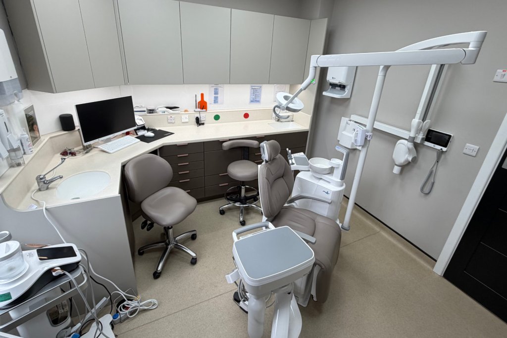 Dentartistry surgery S6 above