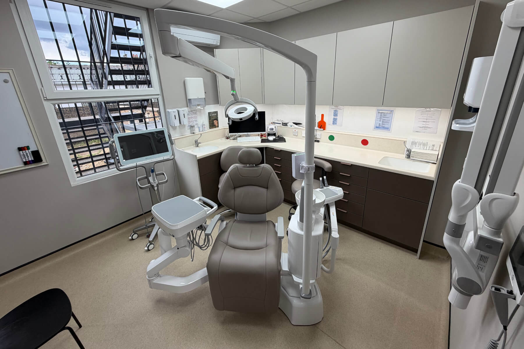 Dentartistry surgery S6 front