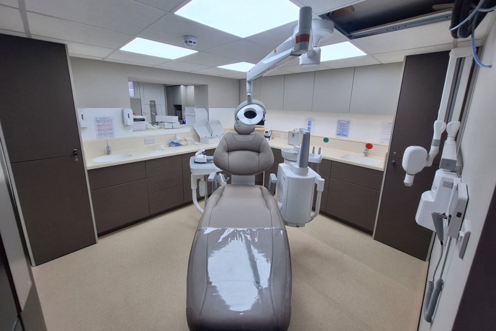 Dentartistry surgery S8 front