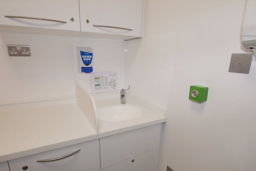 HMP Wandsworth decon room sink