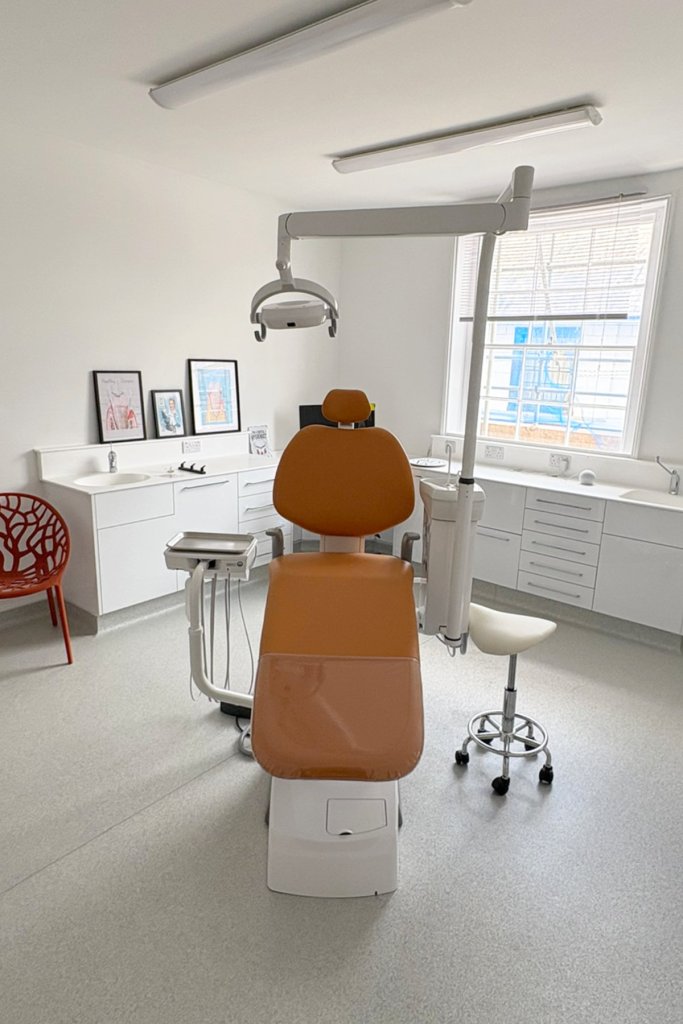 ScandiSmile Surgery 1 chair front