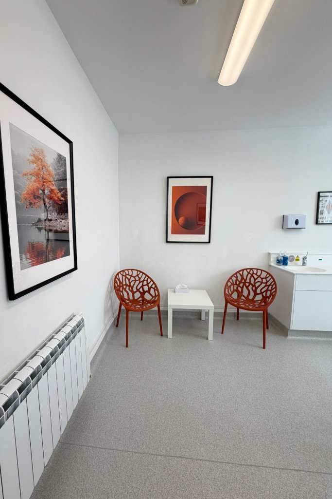 ScandiSmile Surgery 1 chairs