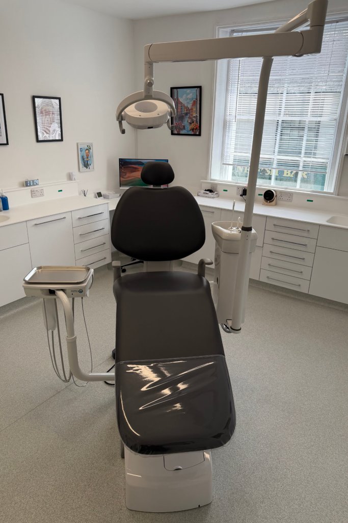 ScandiSmile Surgery 2 chair front